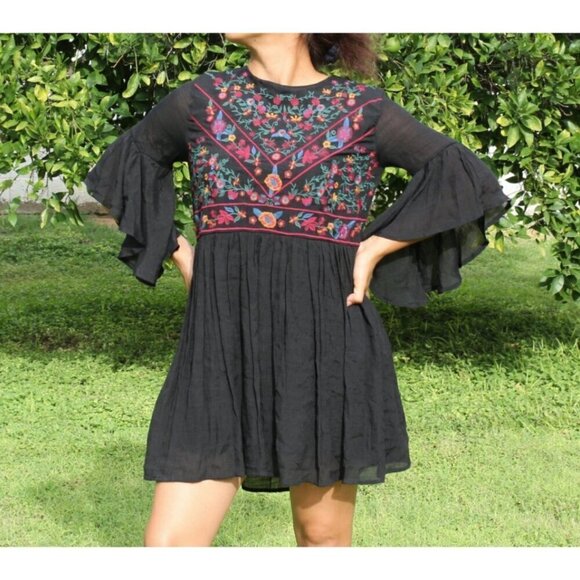 Umgee Boho Black floral Embroidered Mini Dress Size Small Bell-Sleeve Casual - Picture 2 of 12